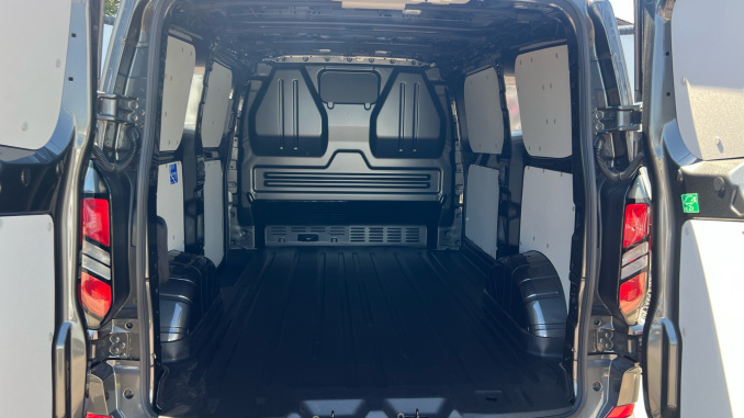 Ford Transit Custom 320 L1 Diesel Fwd 2.0 EcoBlue 136ps H1 Van Limited - Image 4